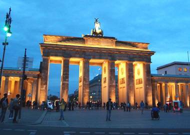 Бизнес в эмиграции: как заработать на авторских экскурсиях по Берлину