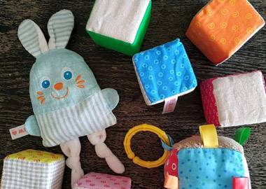 Мякиши, комфортеры и вишнёвые косточки: как заработать на мягких развивающих игрушках для малышей