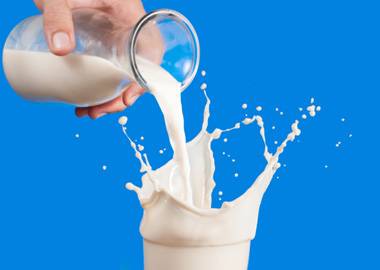 Попал в молоко: как на Алтае продают продукты «швейцарским» способом