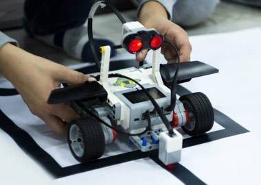 «Лига роботов»: как заработать на обучении детей робототехнике