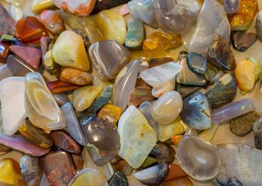 Суровые сибирские камни: как заработать на авторских изделиях из природных материалов