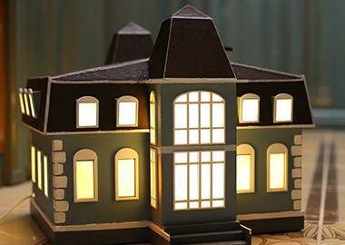 Домики и маяки: как заработать на необычных домашних светильниках