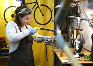 Двухколёсная экзотика: как заработать на велосипедах и беговелах из бамбука