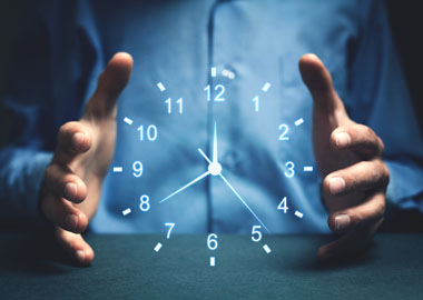 Контроль времени сотрудников: возможности и риски для бизнеса