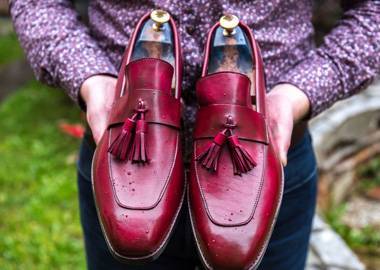 Не сел в калошу: как заработать на модной обуви ручной работы