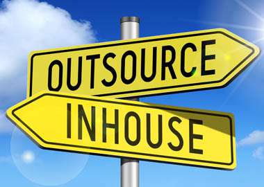 Инхаус или аутсорсинг Инхаус или аутсорсинг