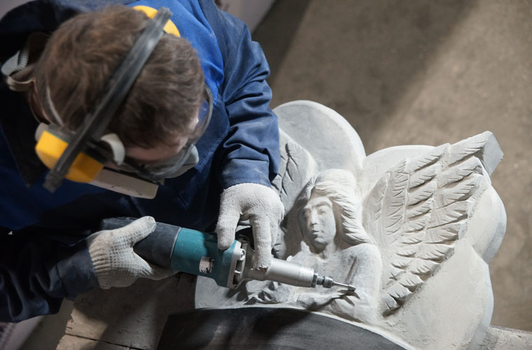 Как устроен бизнес на надгробиях