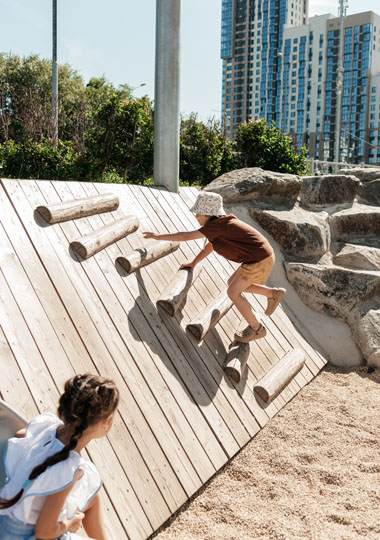 Детская площадка компании «Тайга» Детская площадка компании «Тайга»