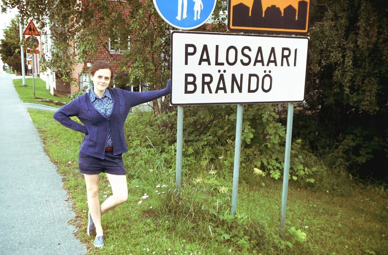 Финский язык в петербурге. Учебник по петербурговедению. Диалекты финского языка. День финского языка. Финский язык в петербурге.