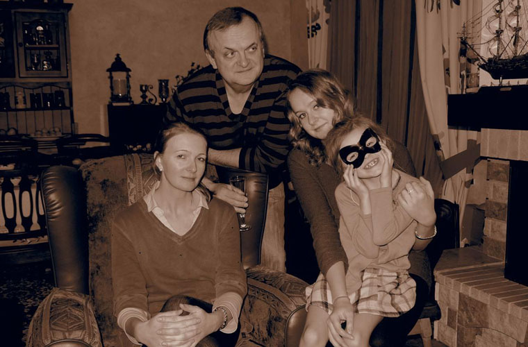 Родители Александры Гудимовой и она с дочерью за несколько лет до создания компании Родители Александры Гудимовой и она с дочерью за несколько лет до создания компании