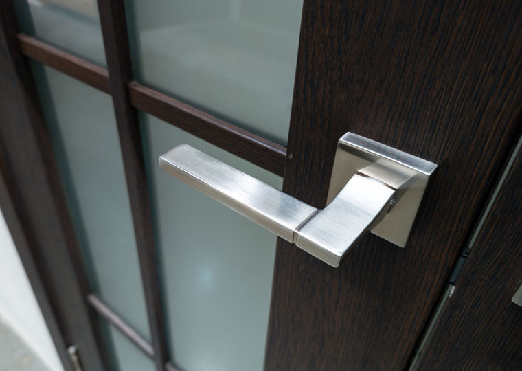 Дверная фурнитура