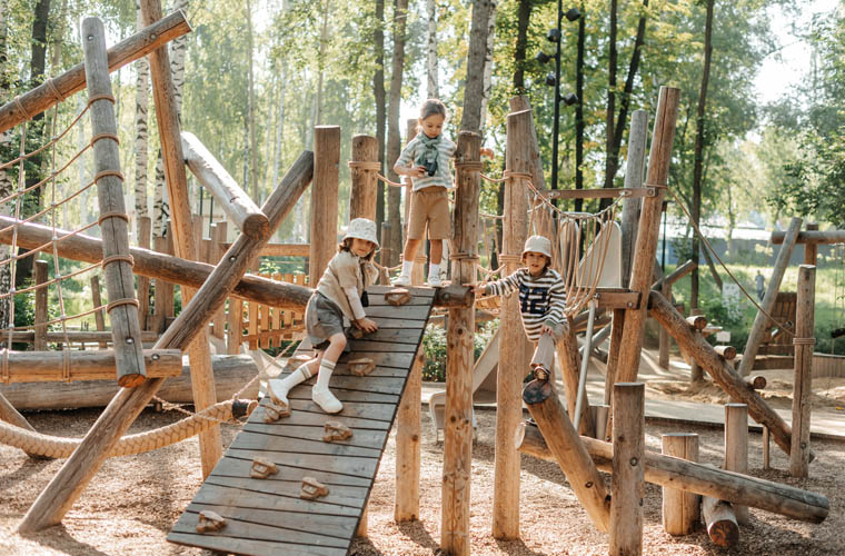 Детская площадка компании «Тайга»