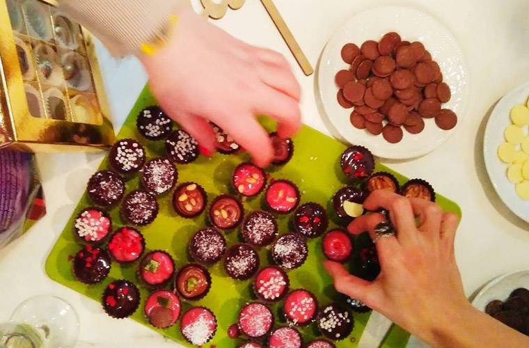 Как готовятся шоколадные конфеты ручной работы?