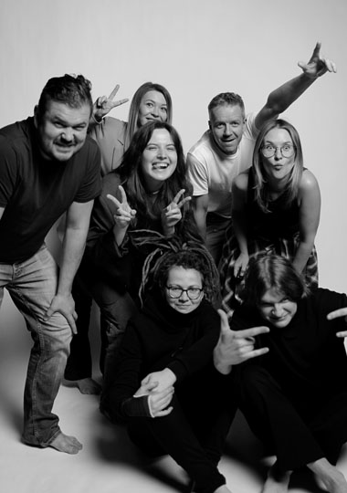 Команда стеклодувной мастерской Repin Glass