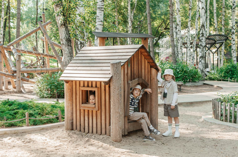 Детская площадка компании «Тайга»