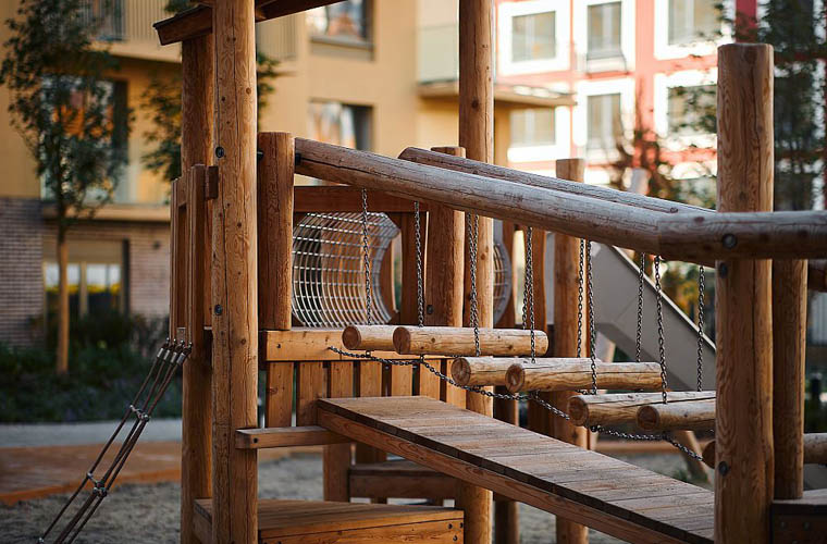 Детская площадка компании «Тайга»